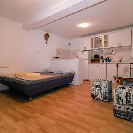 Apartment Fri *
