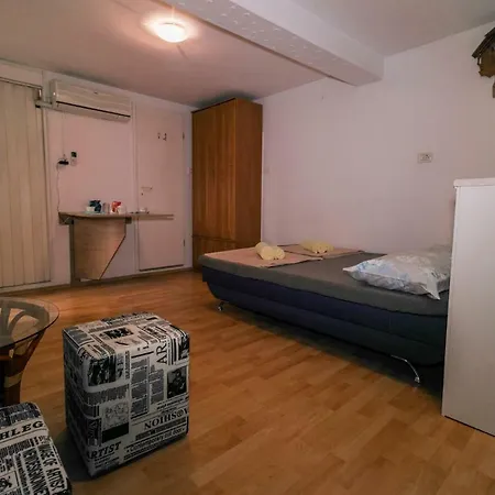 Apartment Fri *